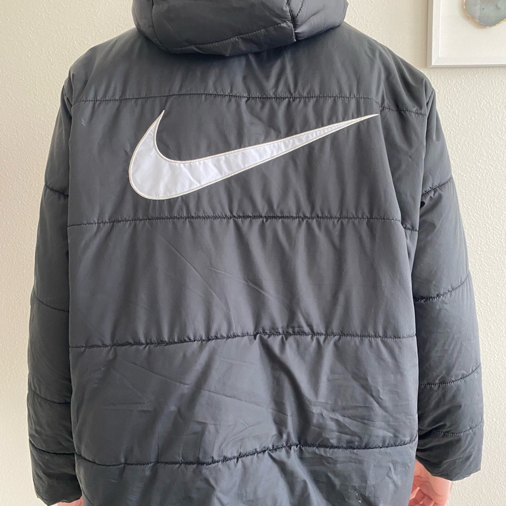 Nike Black Puffer Jacket Insulated Weatherproof Design